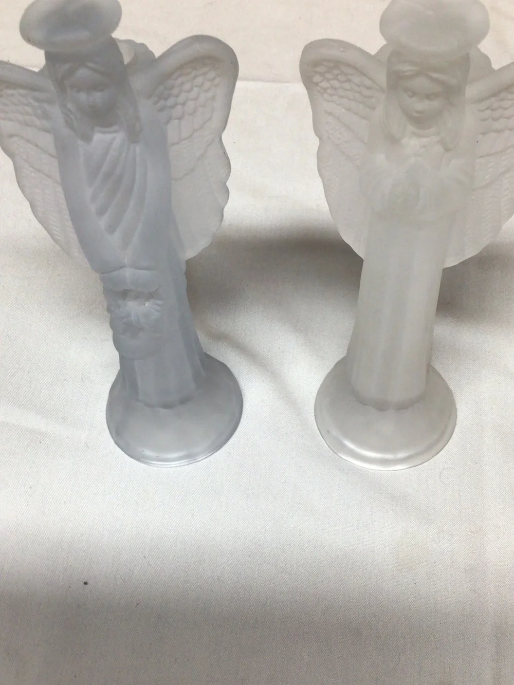 Source Unknown Frosted Glass Angel Pair - White
